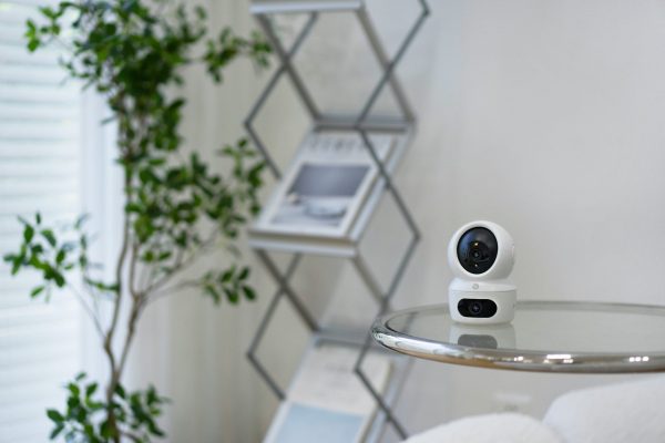 EZVIZ H7C 4MP TELECAMERA DA INTERNO MOTORIZZATA 4MP. WI-FI 6 DUAL BAND 2.4 + 5 GHZ + ETHERNET.