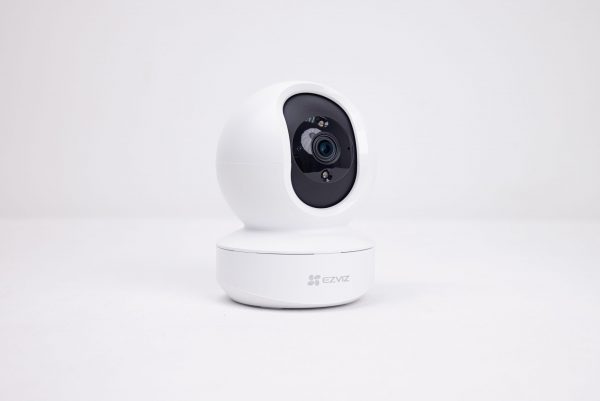 EZVIZ TY1 2MP TELECAMERA DA INTERNO MOTORIZZATA FULL HD. WI-FI 2.4 GHZ.