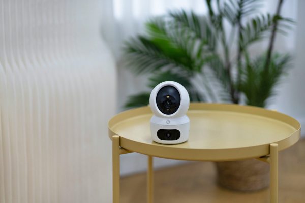 EZVIZ H7C 4MP TELECAMERA DA INTERNO MOTORIZZATA 4MP. WI-FI 6 DUAL BAND 2.4 + 5 GHZ + ETHERNET.